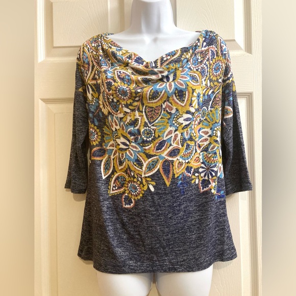 🌷Sweet light weight sweater sz Small - Picture 5 of 5